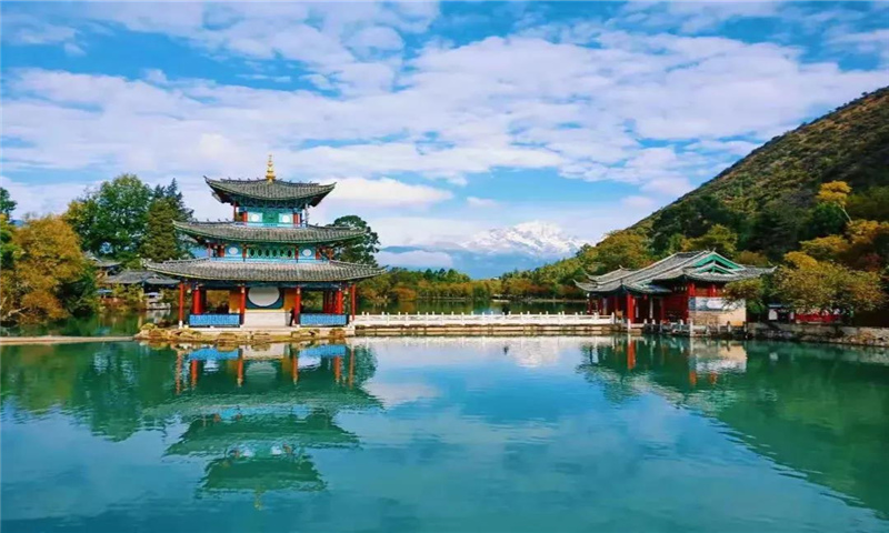 夏日里散步、納涼、旅拍，位于象山腳下的黑龍?zhí)妒莻€好去處