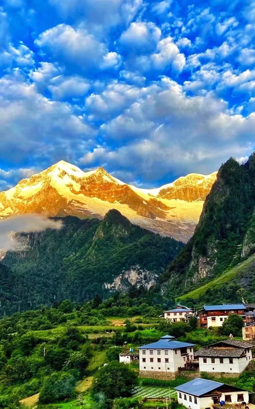 跟著麗江小編一起游云南：走進雨崩，徒步探尋云南深藏的絕美天堂！